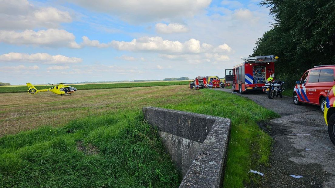 Bus belandt in greppel bij Winschoten