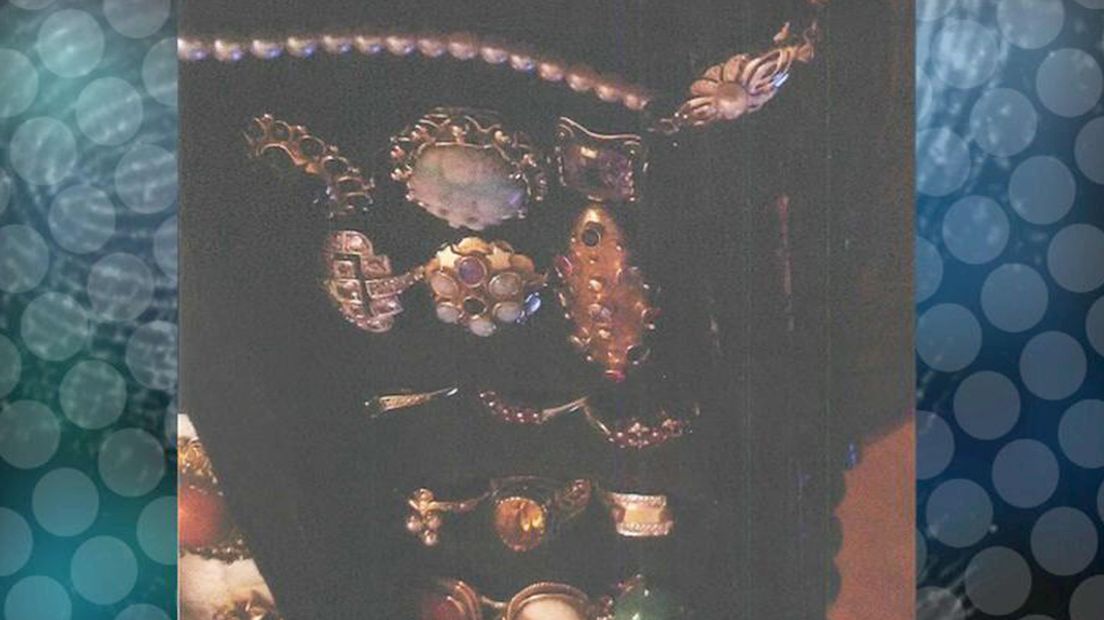 Een aantal gestolen sieraden