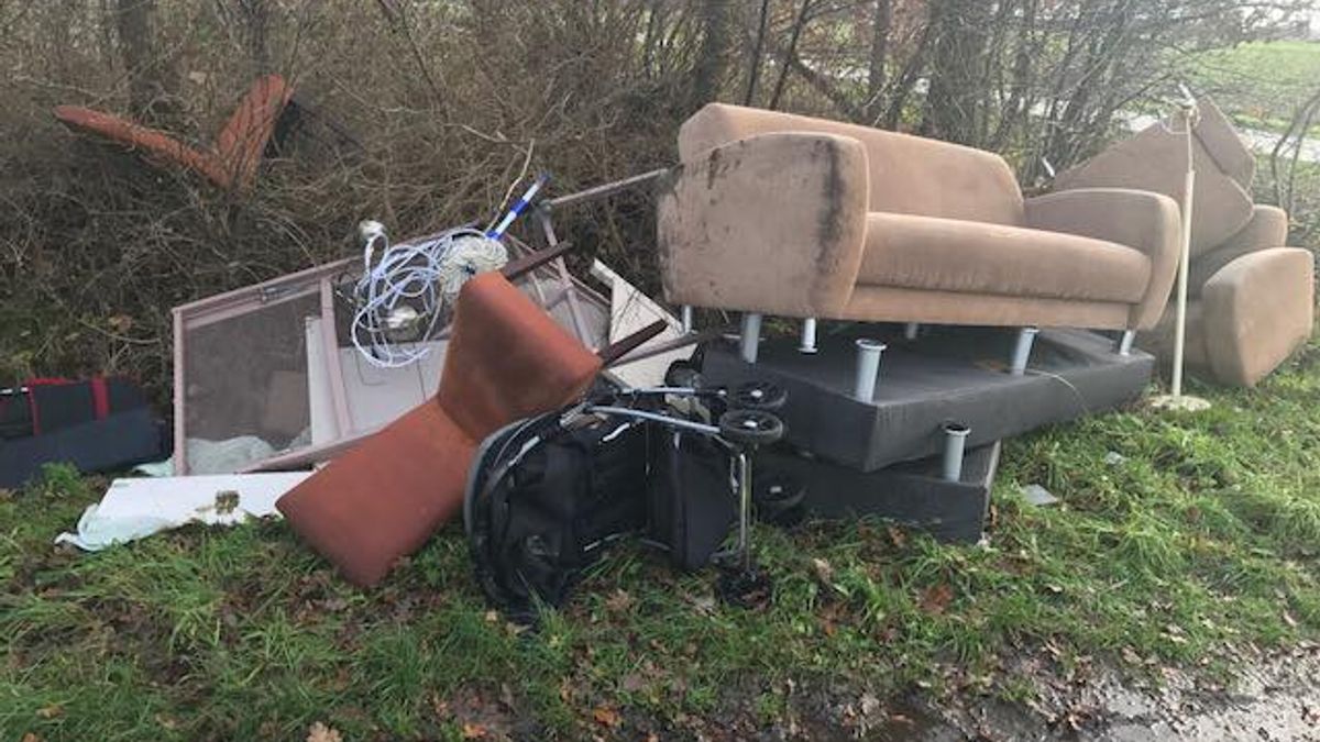 Complete inboedel gedumpt bij Ekehaar