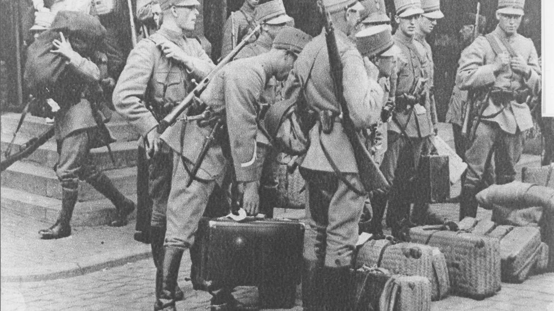 Op 28 augustus is het 79 jaar geleden dat het Nederlandse leger overgaat tot algehele mobilisatie. De regering kan de steeds verder oplopende internationale spanning niet langer negeren en roept 230.000 mannen onder de wapenen.