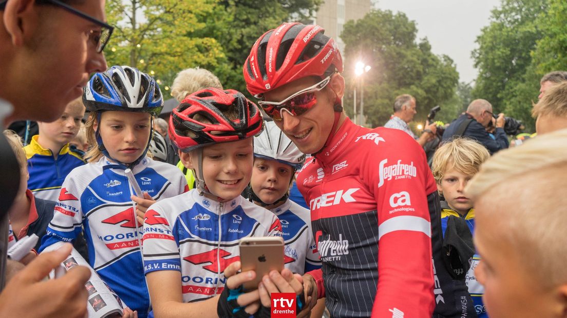 Bauke Mollema met een jonge fan (Rechten: Kim Stellingwerf)