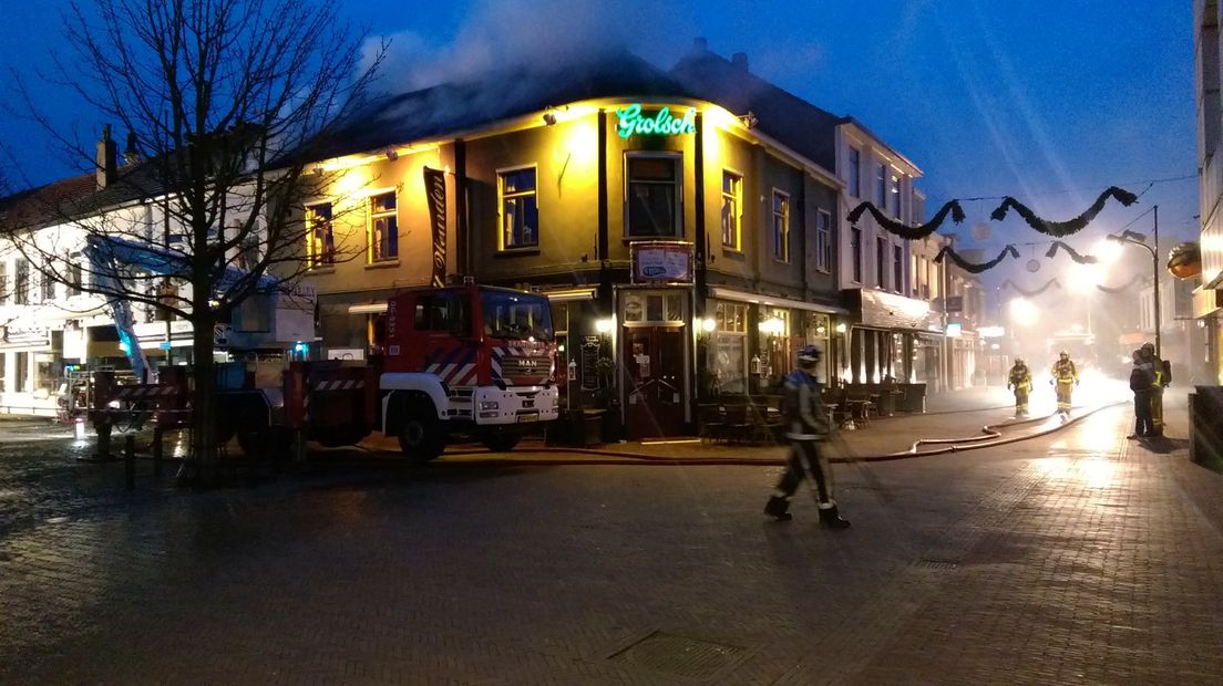 In het centrum van Winterswijk heeft dinsdagochtend een grote uitslaande brand gewoed.