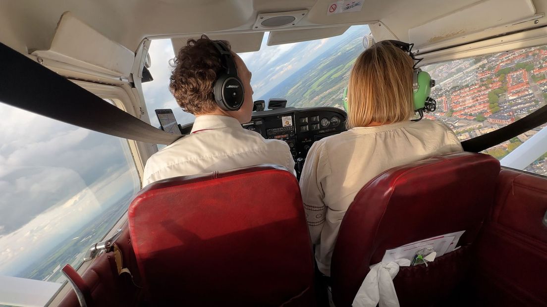 Huisartsen kregen op vliegveld Teuge een rondvlucht aangeboden