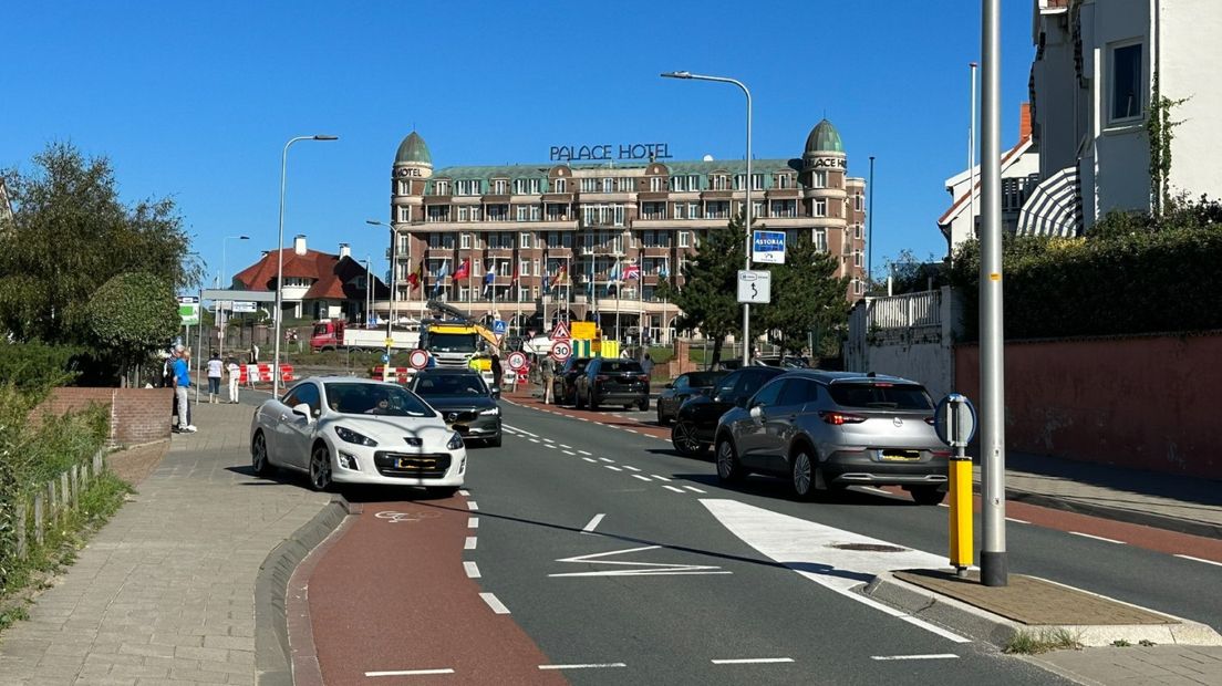 Auto's kunnen De Grent niet oprijden en draaien om