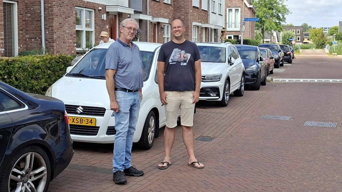 Straat klaagt over tekort aan parkeerplaatsen: 'Bij inrichting wijk geen rekening mee gehouden'