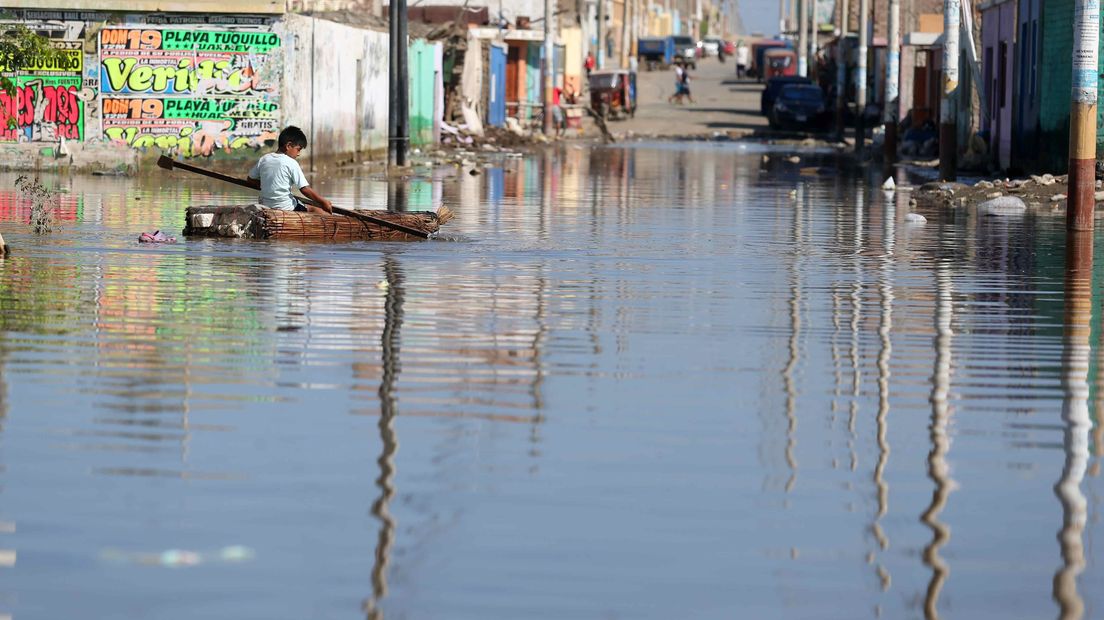 De overstromingen in 2017 kostte ruim honderd mensen het leven (Rechten: EPA/ERNESTO ARIAS)