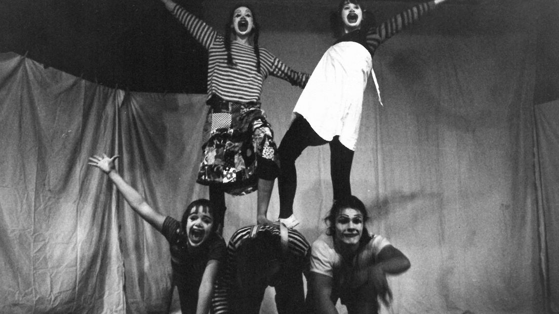 Actrice Renée Fokker droomde er als klein meisje van om clown te worden. De Nijmeegse sloot zich in 1975 aan bij clownsgroep 'Circus Riboet' in haar woonplaats. Tijdens haar opleiding aan de Amsterdamse toneelschool wilde ze eigenlijk nog steeds clown worden. “Maar dat durfde ik daar niet te vertellen. Na Circus Riboet ben ik nooit meer clown geweest.”