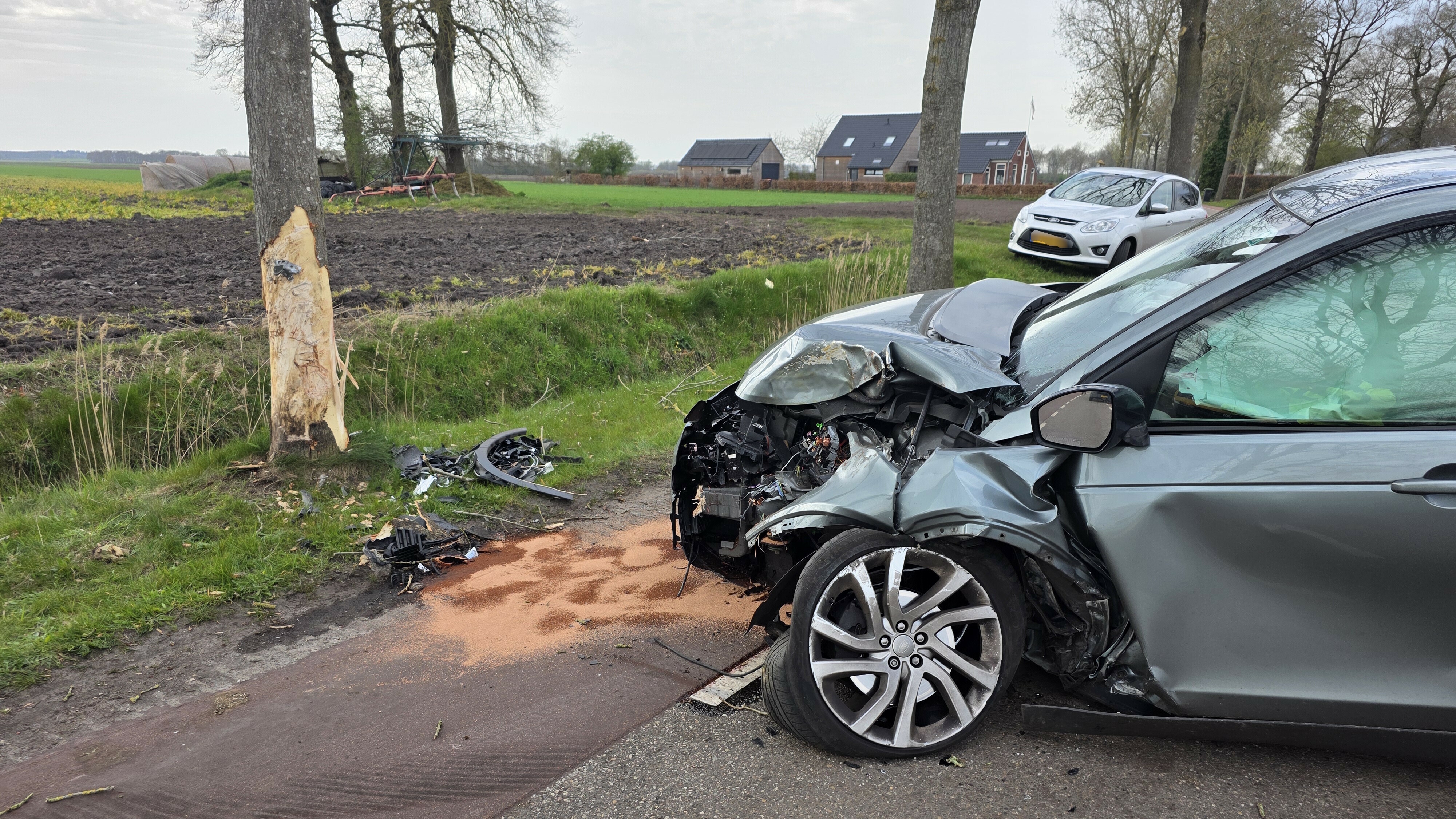 Bestuurder overleden na eenzijdig ongeluk in Zuidlaarderveen.