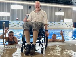 Ondanks spierziekte doet Henk Lunsing mee aan de City Swim: 'Op een heel bijzondere manier'