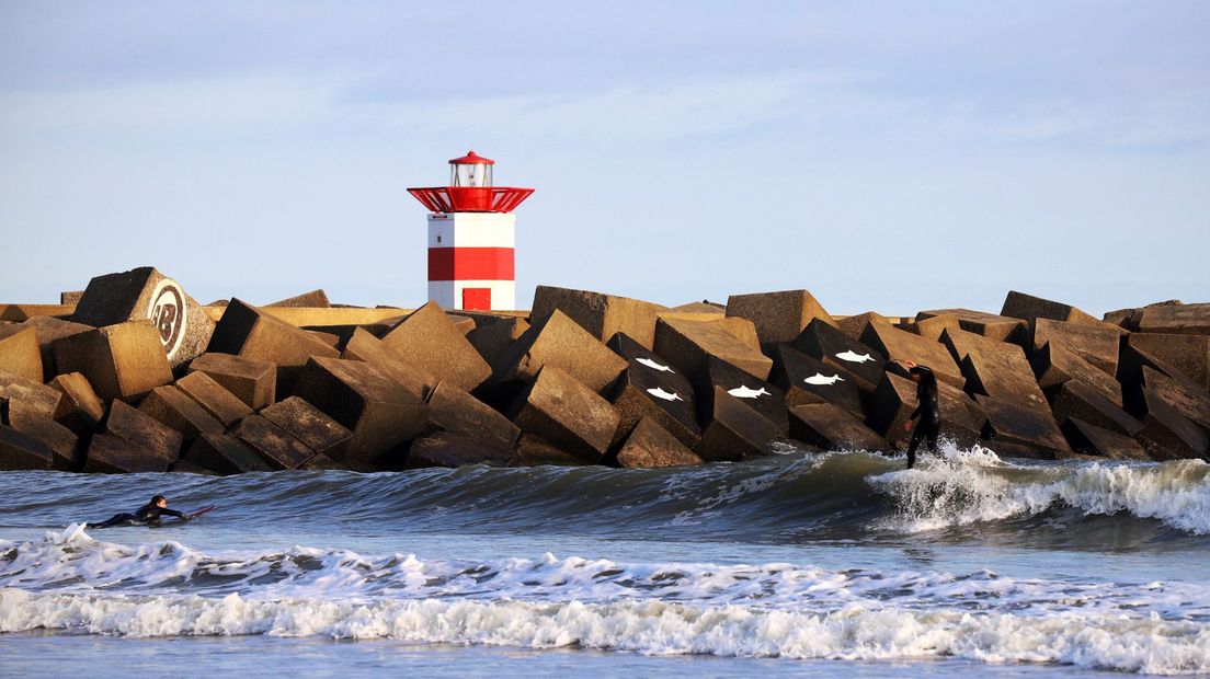 Vijf witte haringen voor de omgekomen surfers