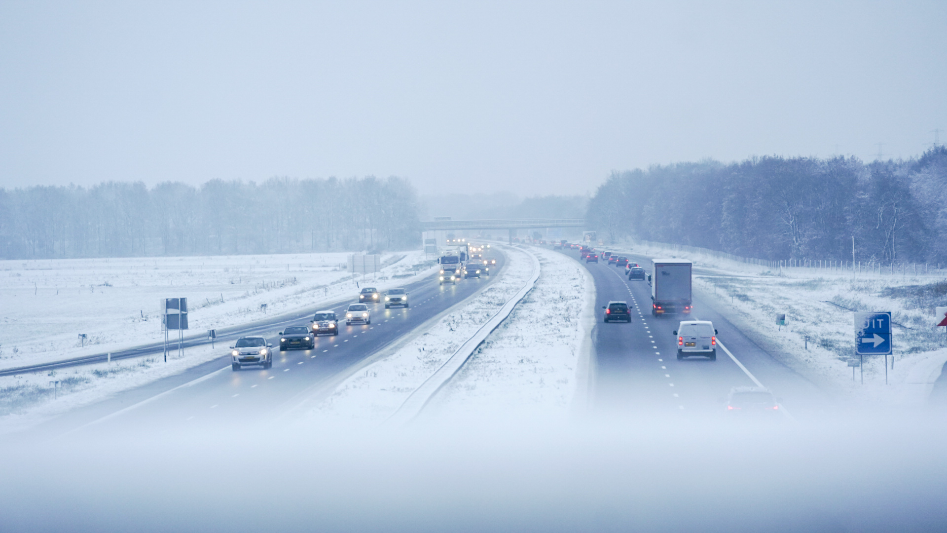 KNMI Waarschuwt Voor Plaatselijke Gladheid - RTV Drenthe