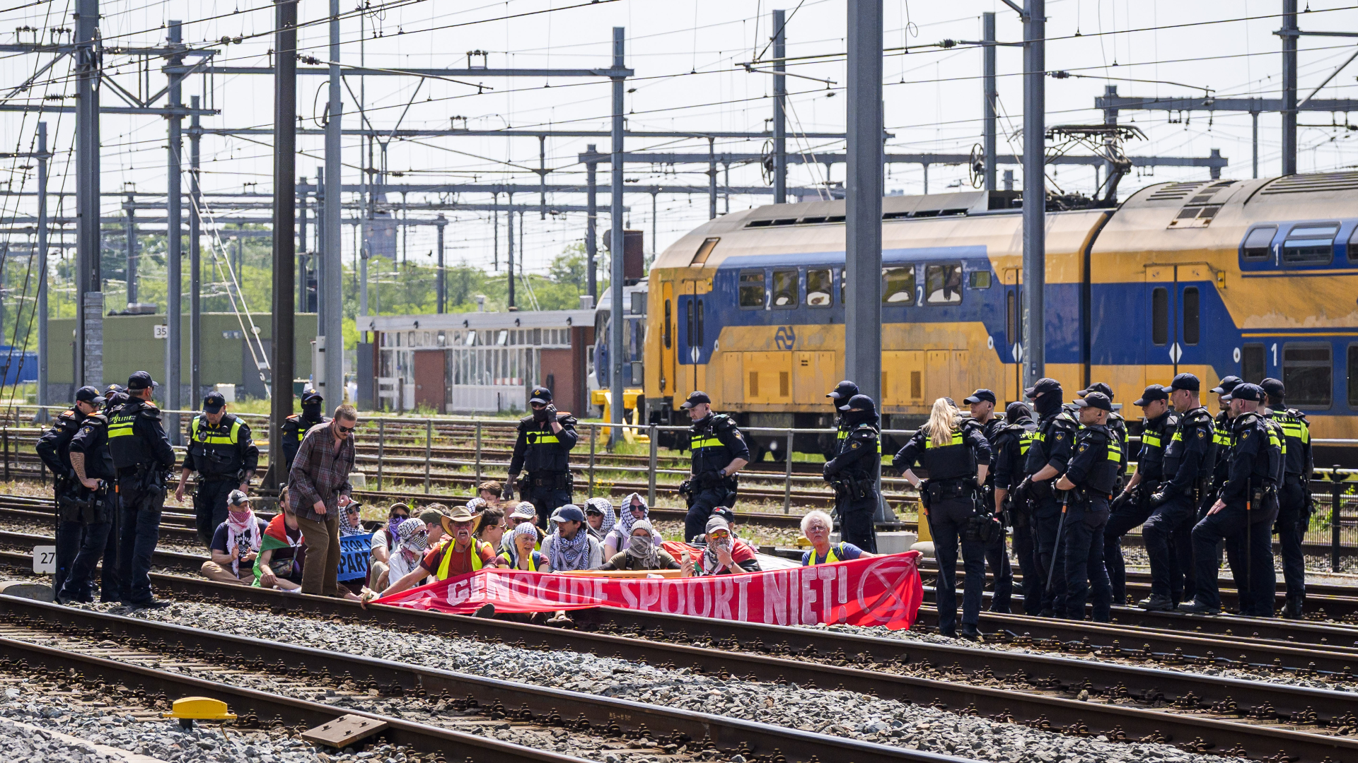 Hoe XR-demonstranten langs de politie glipten en het treinverkeer ontregelden