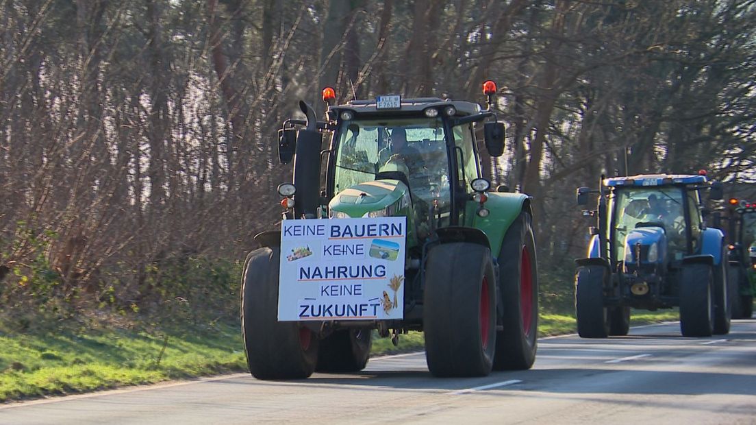 Gelderse boeren protesteren in Duitsland.