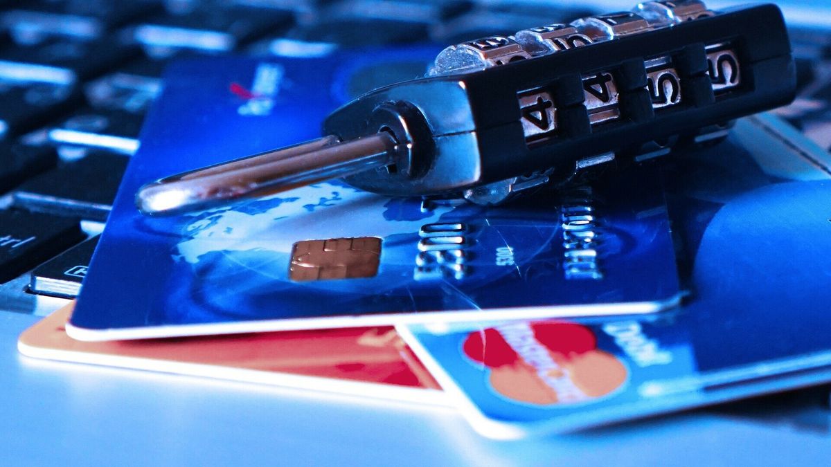 Politie toont herkenbare beelden van verdachten: ook vier Drentse oplichtingszaken