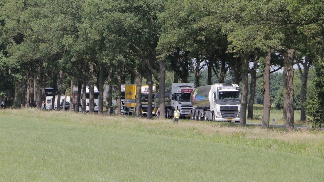 Man overleden na aanrijding met vrachtwagen