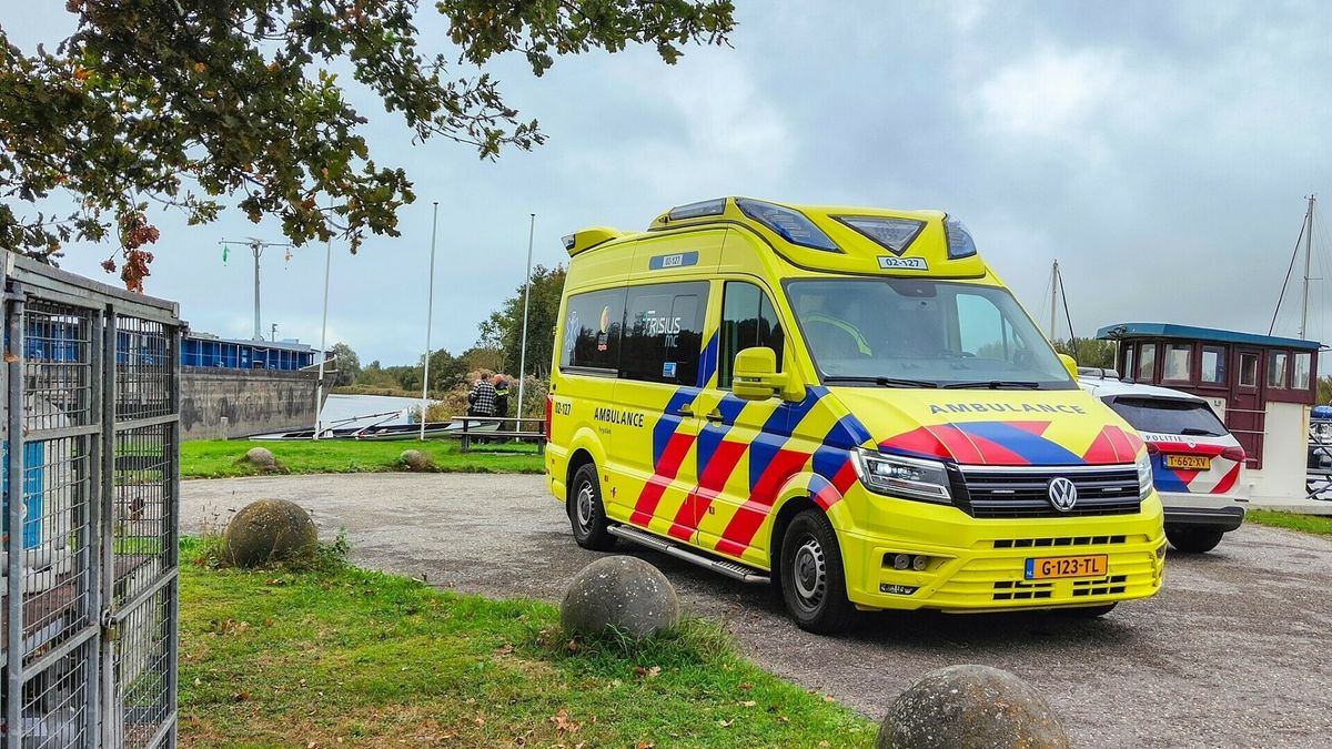 Aanvaring binnenvaartschip en kano | Verkeerscamera's in centrum Wolvega