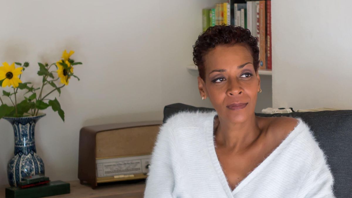 Voormalig model maakt thriller van eeuwenoud kerkhof in haar achtertuin