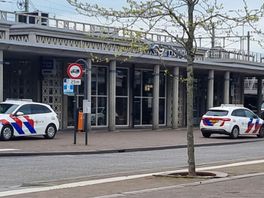 112 Nieuws: Politie met kogelwerende vesten bij station Hengelo