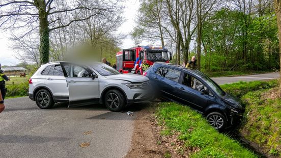 Opnieuw auto in de sloot in Enschede Home