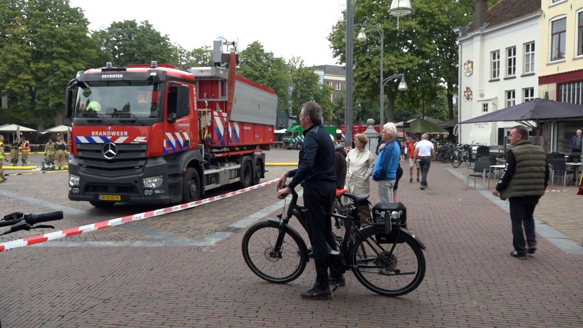 Brand in Deventer vermoedelijk ontstaan in tussenvloer: 'Daar woedde het hevig'