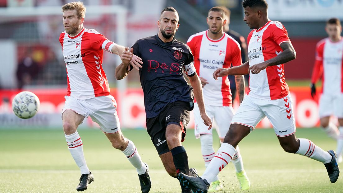 Michael de Leeuw en Miguel Araujo voor FC Emmen in actie tegen Sparta (Rechten: Hollandse Hoogte / Roy Lazet)