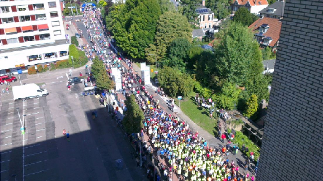 Zo'n 4000 hardlopers hebben zondag deelgenomen aan de Posbankloop in Velp.