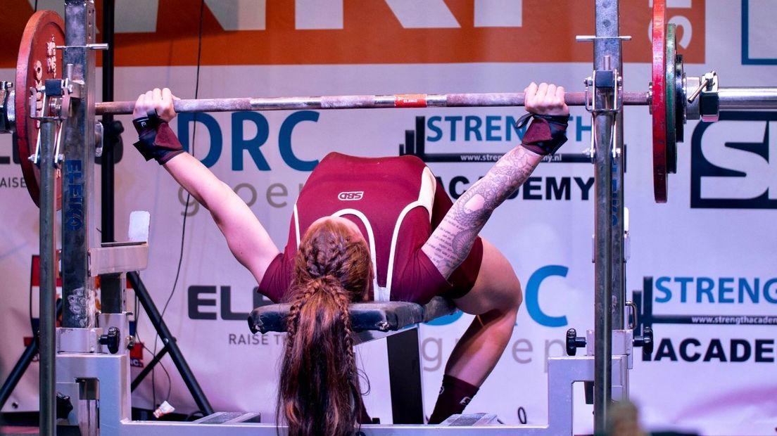 Janneke Braukman weegt 57 kilo en lift 162 kg: op naar het WK