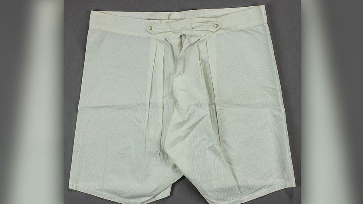 Mag je Hitlers oude onderbroeken verkopen? - RTV Noord