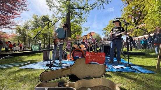 LIVE | Koningsdag 2026: Van vrijmarkt naar vuilniswagen, jonge rockers, dak eraf voor Samuel Welten