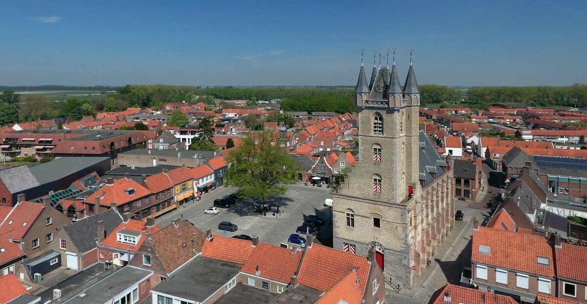 Informateur Sluis: Twee grootste partijen moeten weer door één deur