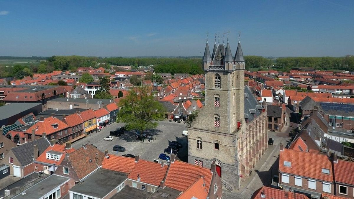 Informateur Sluis: Twee grootste partijen moeten weer door één deur
