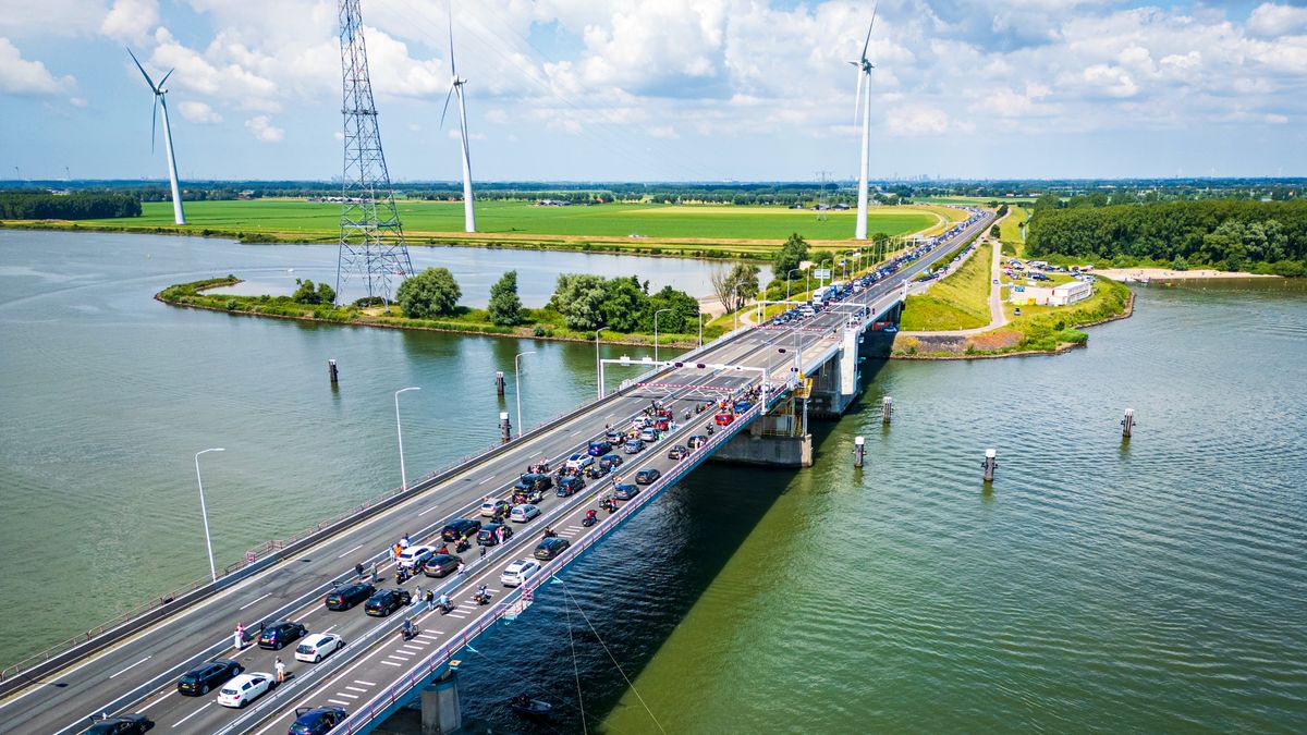 Storing aan Haringvlietbrug voorbij, snelweg weer open - Rijnmond