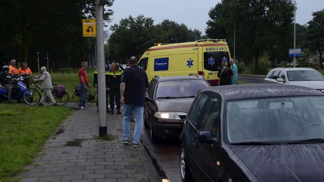 Fietsster naar ziekenhuis na aanrijding Enschede