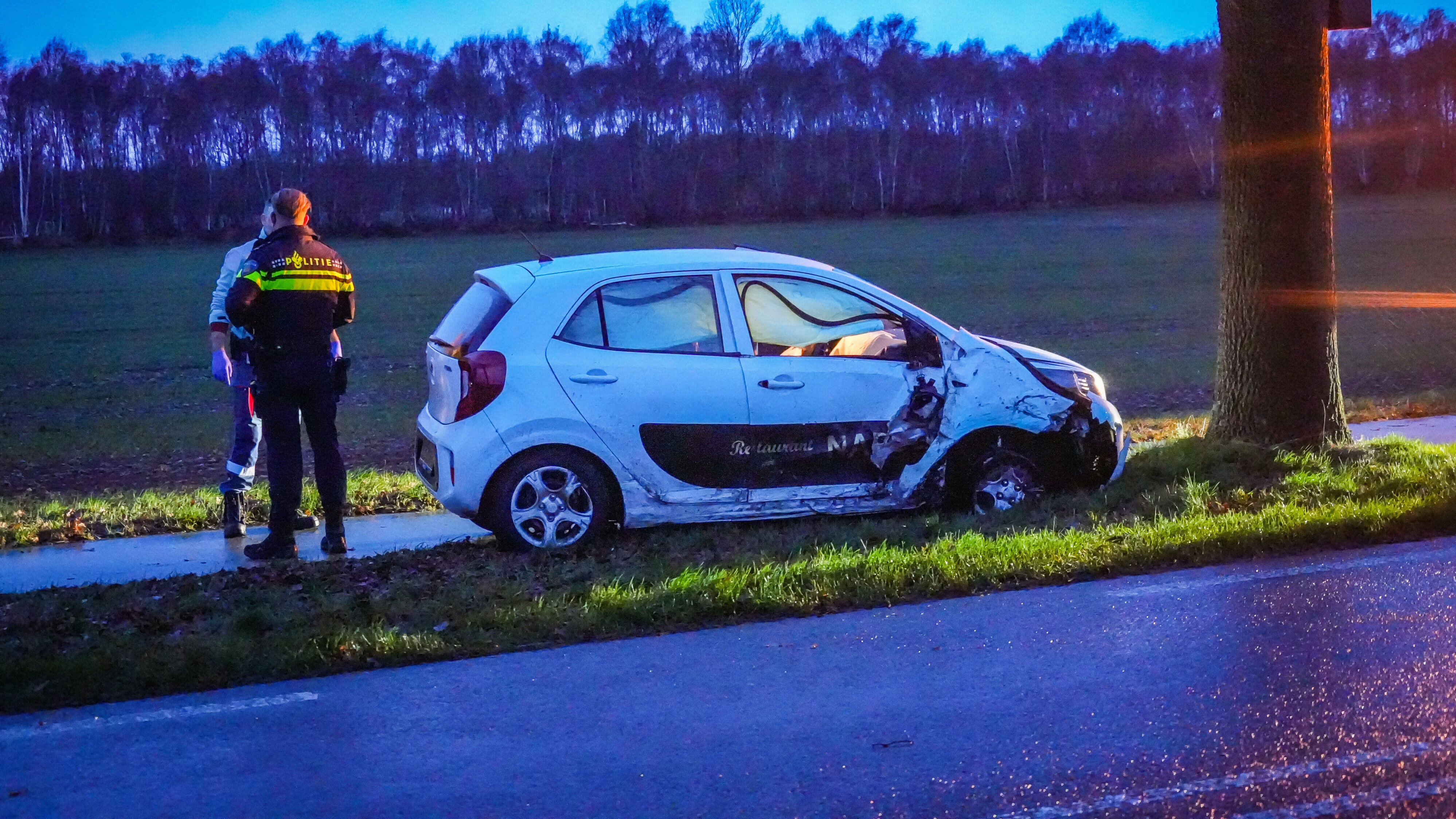 Auto raakt van de weg, bestuurder komt met de schrik vrij