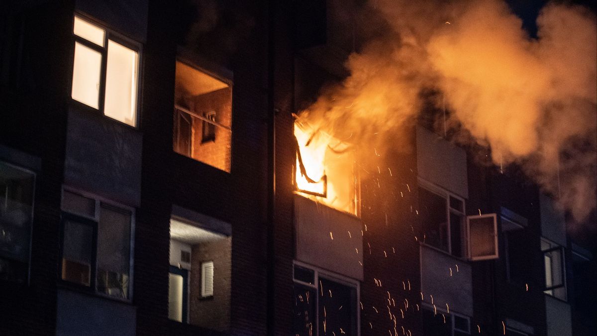 Deventenaren halsoverkop pand uit vanwege brand: 