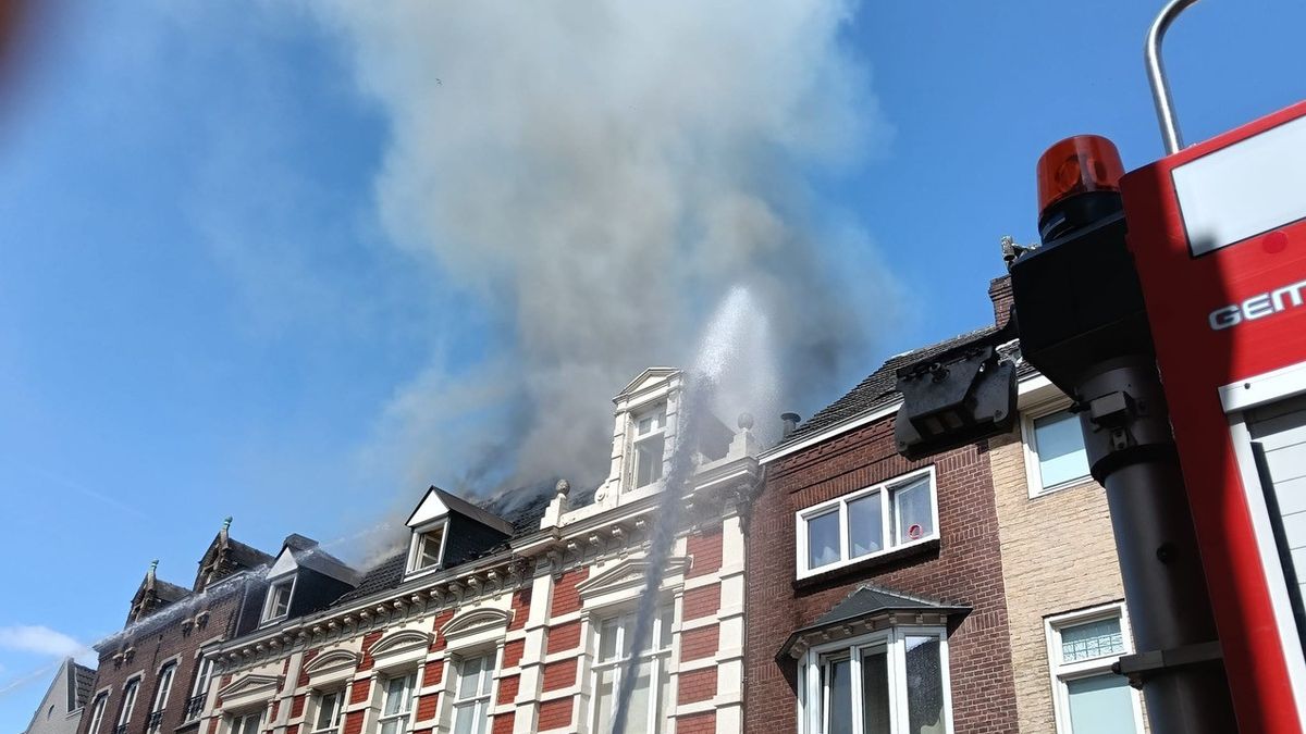 Bewoonster ziet brand ontstaan in eigen woning binnenstad Roermond: 'Het was zo'n mooi huis'