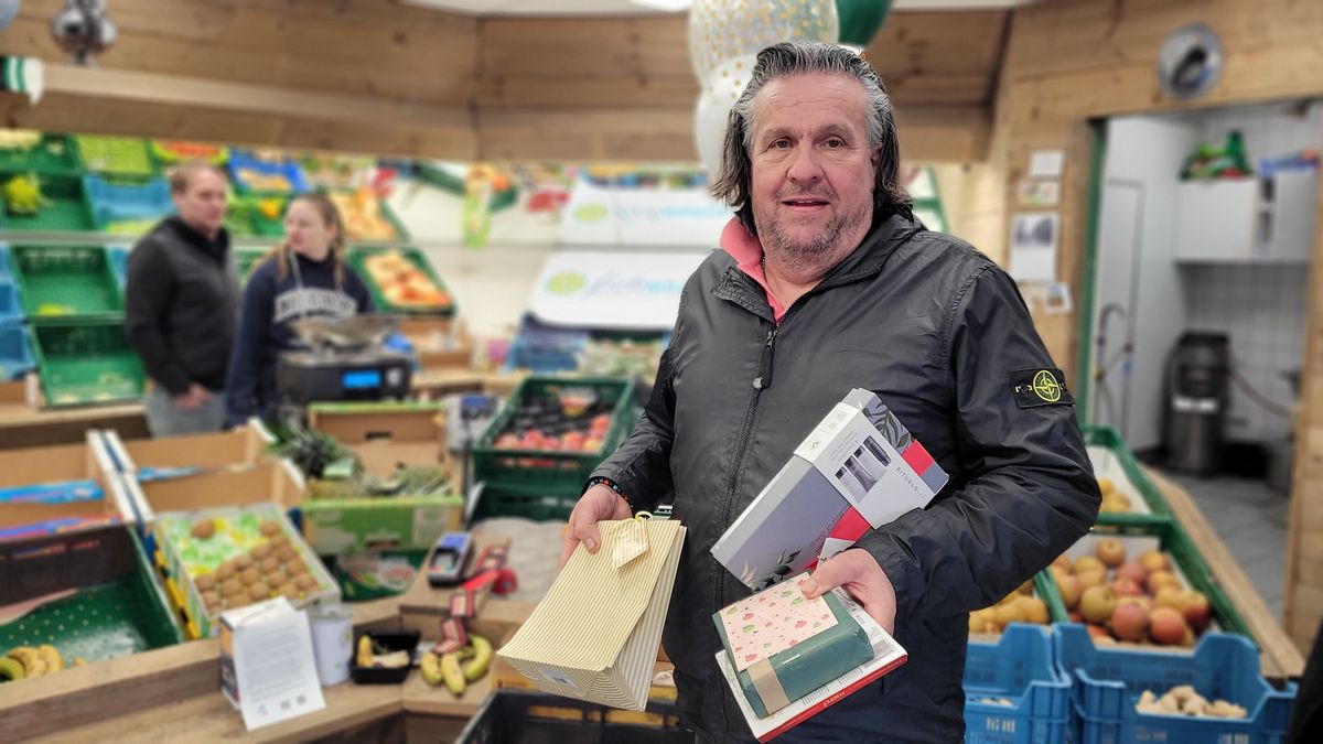 Groenteboer Wim geeft na 25 jaar strijd met supermarkt op: 'Wil niet