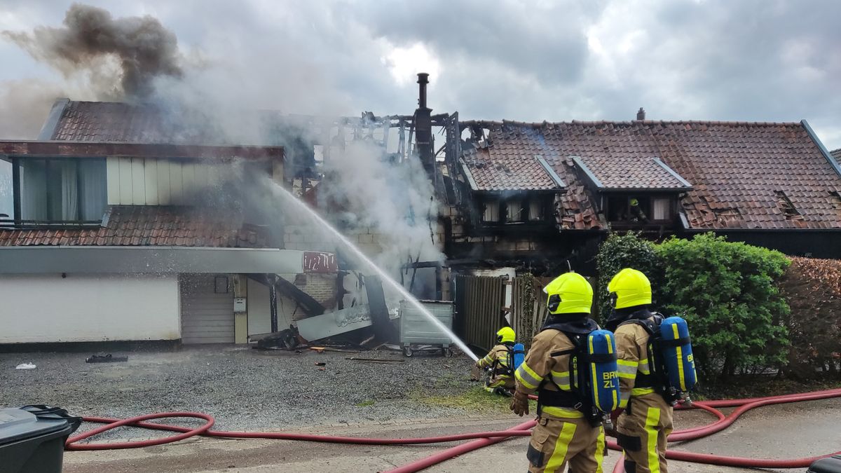 Woningen zwaar beschadigd door uitslaande brand in Spaubeek