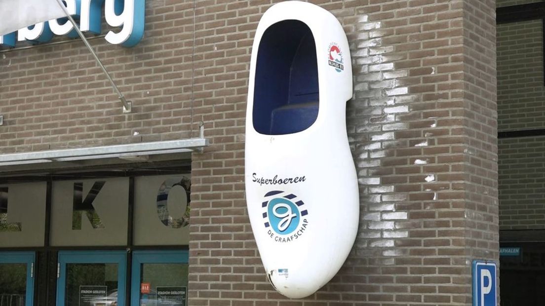 De Vijverberg heet voor één keer het Sem Vijverberg-stadion.