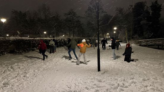 Mega sneeuwballengevecht • ijsvogel vastgevroren
