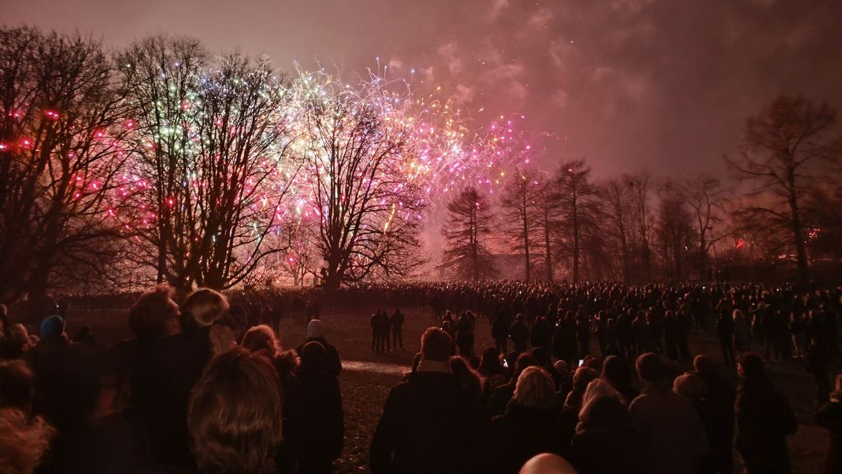 LIVE | Overijssel telt af naar 2026 • Zwollenaren verzamelen zich voor vuurwerkshow