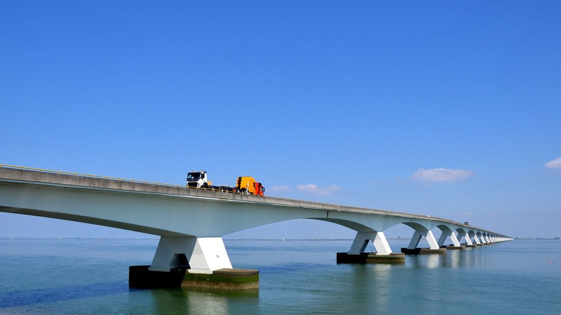 Zeelandbrug tijd afgesloten na ongeluk