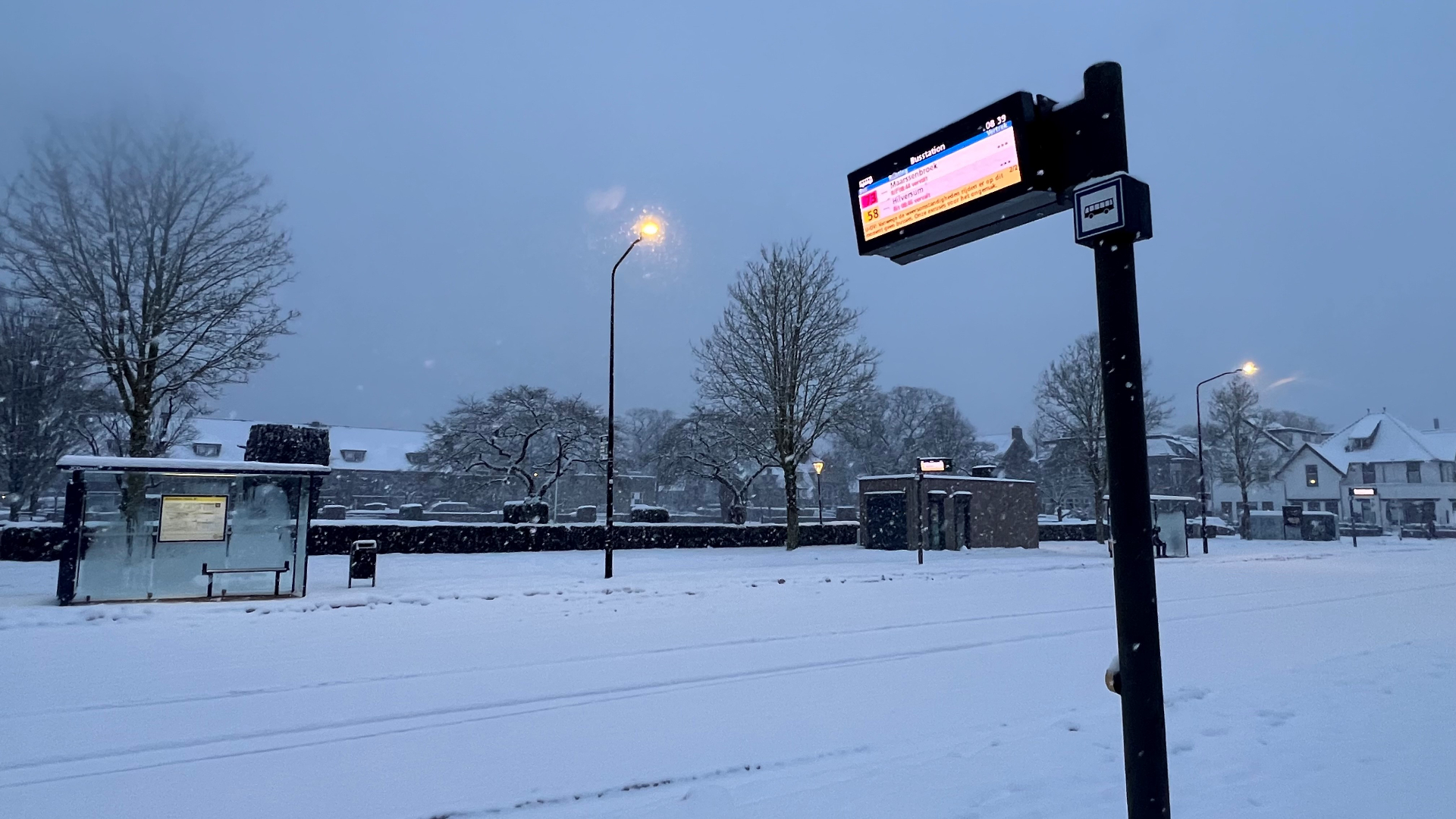 Het verlaten busstation in Zeist