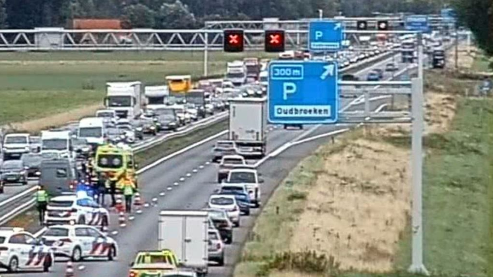 Enorme files op A12 na ongeluk.