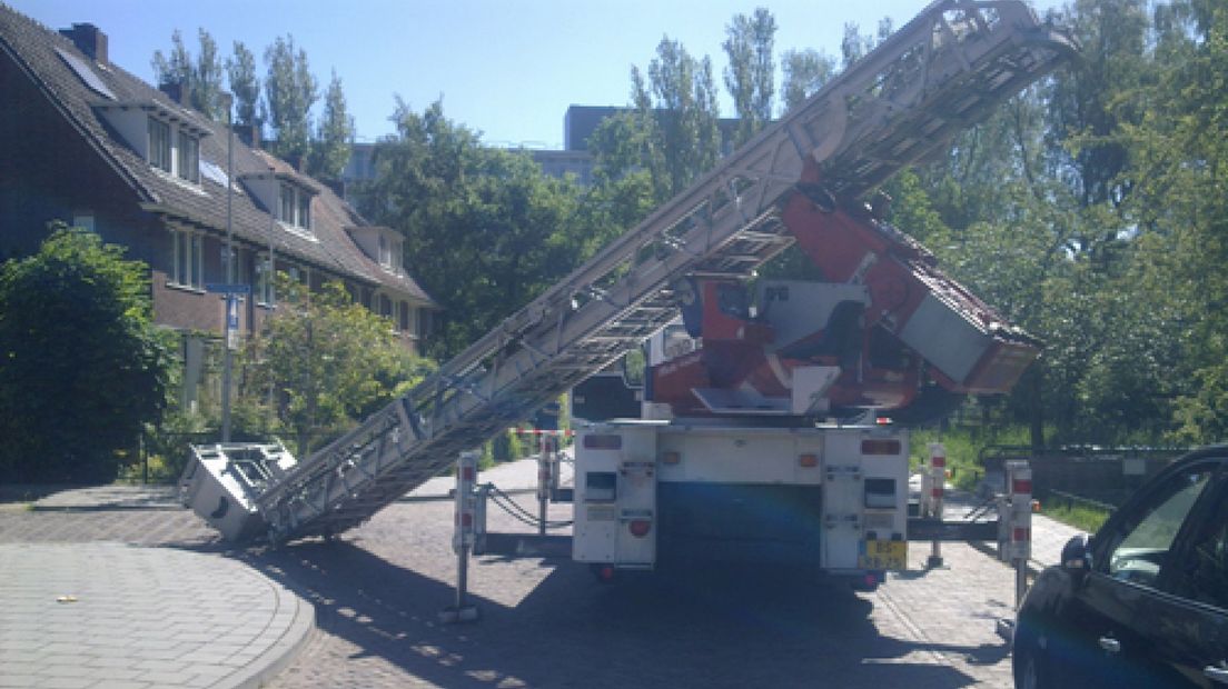 Man zwaargewond na val van 5 meter