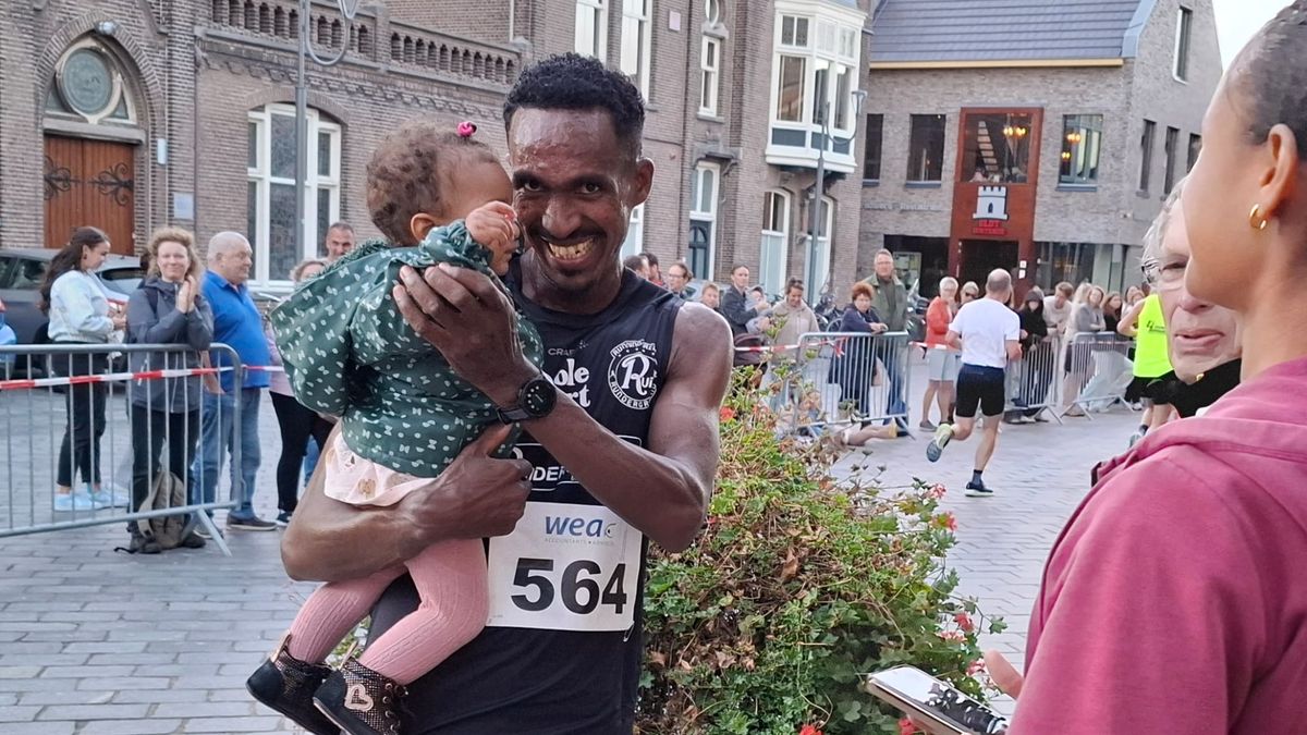 Gebreslassie en Cornelisse vieren Souburgs feestje bij Stratenloop Zoutelande