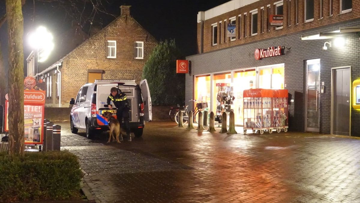 Man op de vlucht na gewapende overval Kruidvat in Haelen