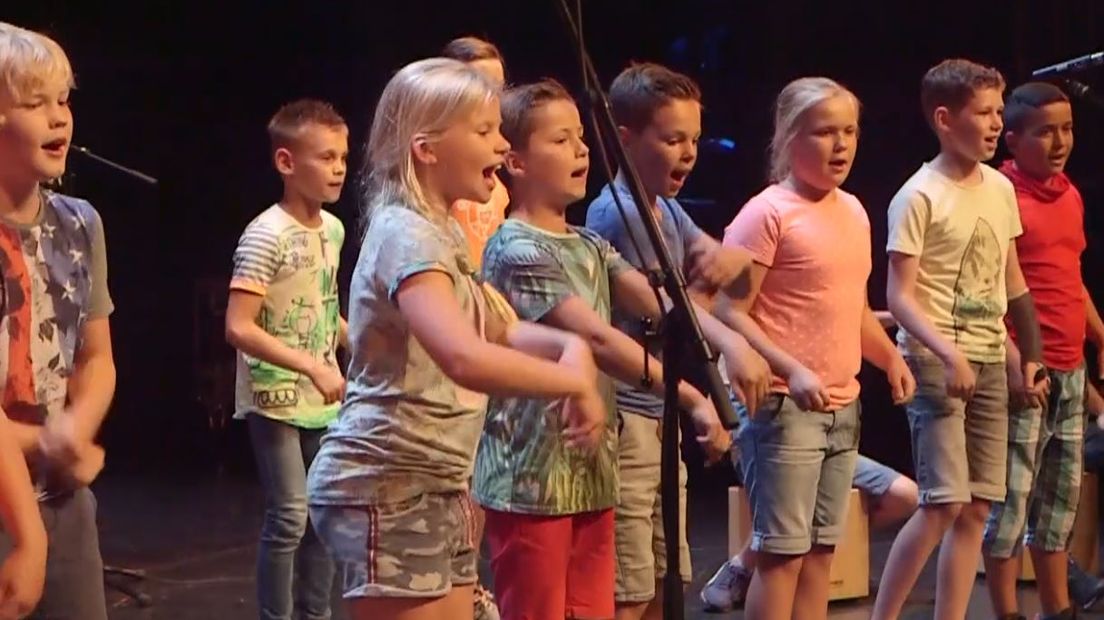 Het was dinsdag een drukte van belang in theater de Hanzehof in Zutphen. 36 schoolklassen, in totaal 800 kinderen, kwamen naar het theater om auditie te doen voor een nieuw televisieprogramma van Zapp.