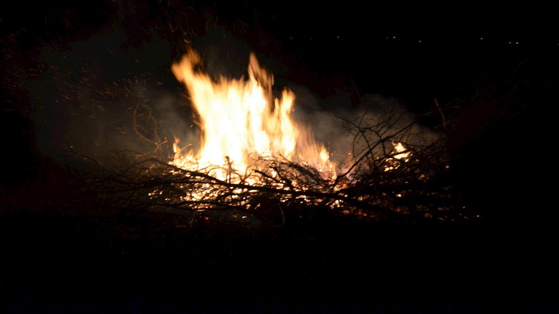 Paasbult in vlammen op in Den Ham