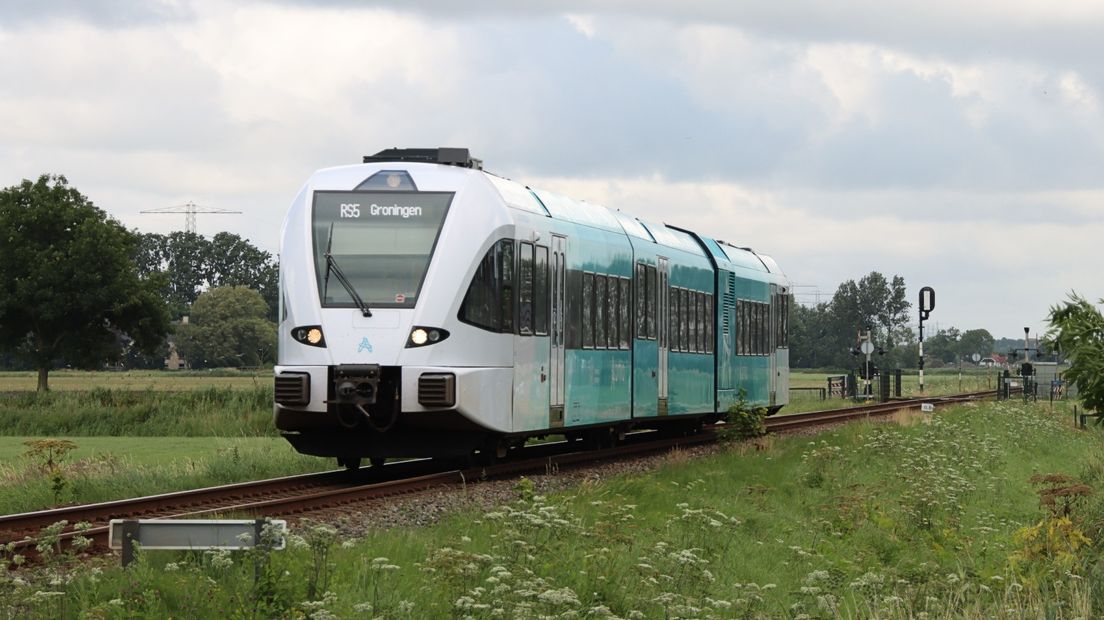 De Arriva-lijn tussen Bedum en de stad Groningen